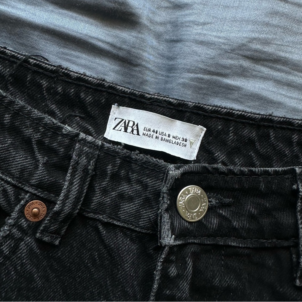 Black Women’s 8 Zara Denim Jeans Perfect for Fall